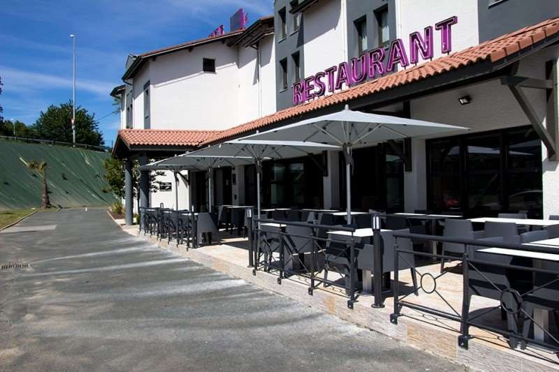 Loreak Hotel